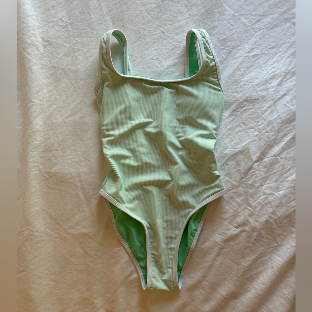Lainsnow One Piece Suit size Small